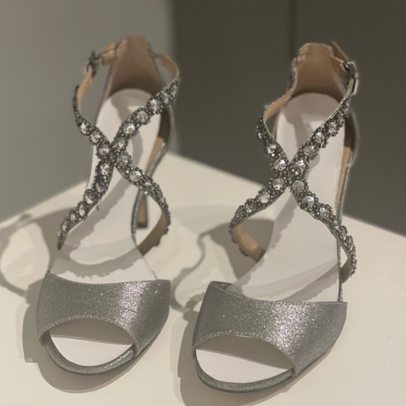 Dark Silver Antonio Melani Jamme Heels size 7 - Picture 2 of 11